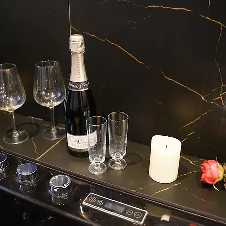 Au Refuge Des Amoureux Avec Baignoire Balneo 2 Personnes Sélestat Extérieur photo